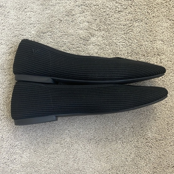 VIVAIA Margot Walker Square-Toe V-Cut Flats Size 8.5 Wide - Picture 5 of 9